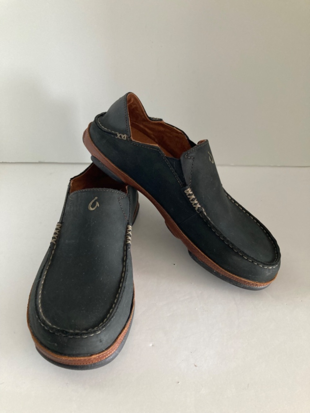 OluKai Moloa Men's Leather Slip On Loafers Black Toffee US 8.5 EU 41.5 Shoes EUC